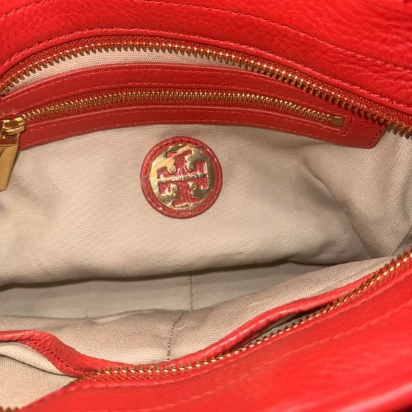 Tory Burch Amanda Classic Hobo – Red Pebbled Leather - Picture 6 of 16